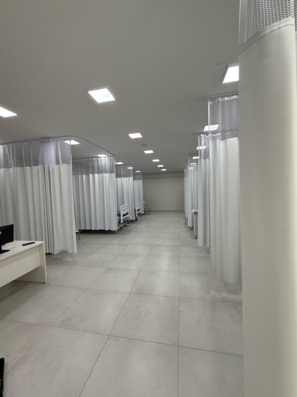 c43f1c39-a53d-4577-b841-193fedf9da9e Cortinas Divisórias para Leito Hospitalar e Box de Banheiro