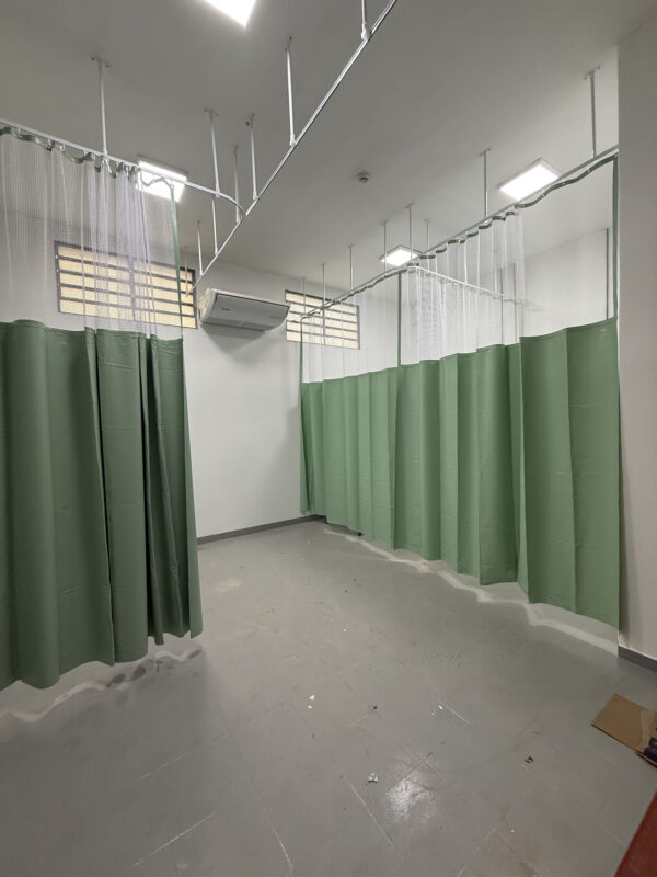 IMG_3767 (1) Cortinas Divisórias para Leito Hospitalar e Box de Banheiro