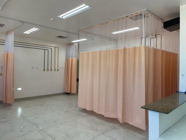 WhatsApp Image 2023-06-28 at 10.50.12 Cortinas Divisórias para Leito Hospitalar e Box de Banheiro